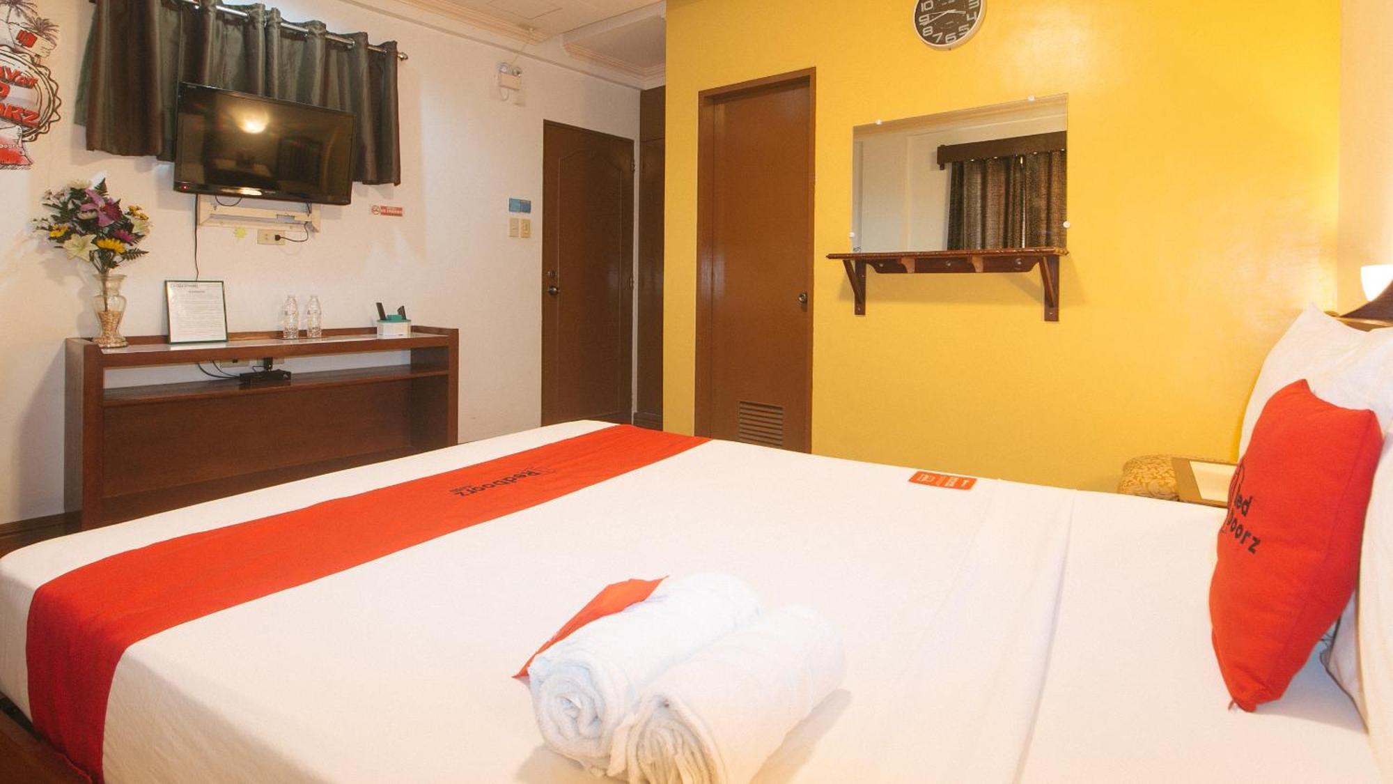 เรดดอร์ซ แอท แทมารินด์ สตรีท อังเฆลิสซิตี้ Hotel อังเฮเลส ภายนอก รูปภาพ